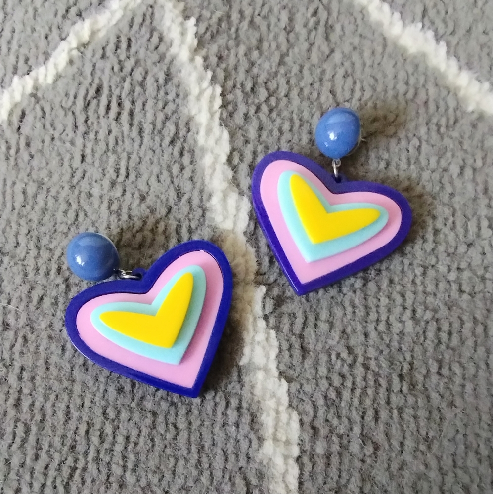 Mod Style Heart Dangle Earrings